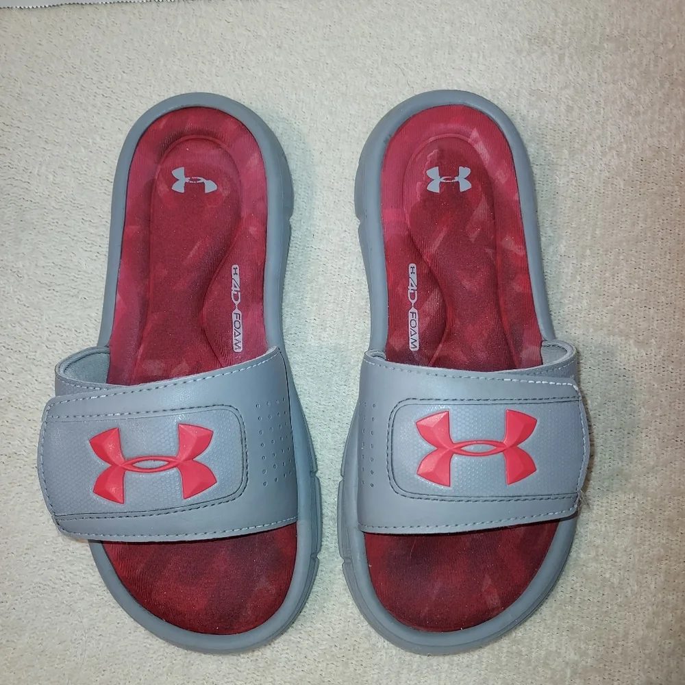 Under Armour kid's slides gray and red size 5Y/Eur 37.5